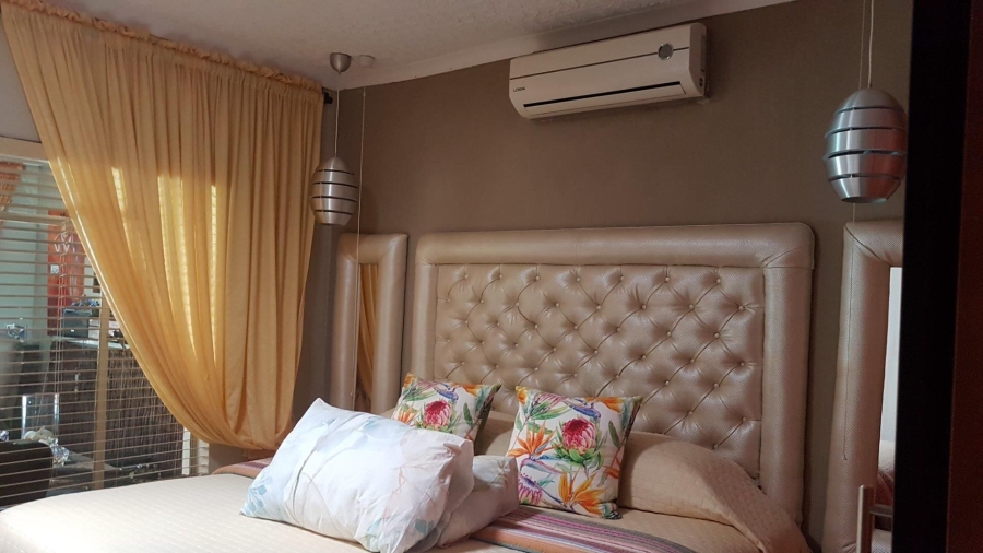 6 Bedroom Property for Sale in Cashan North West